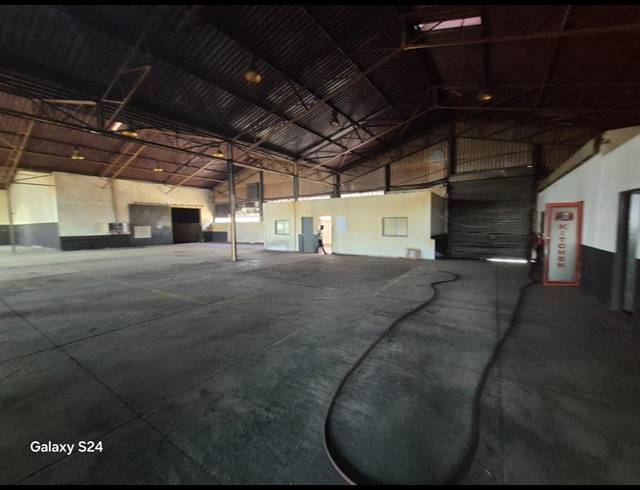 1,915M² WAREHOUSE TO LET IN ISANDO